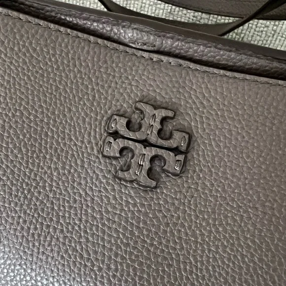 Tory Burch McGraw Pebbled Leather Tote in Silver Maple - Picture 4 of 13